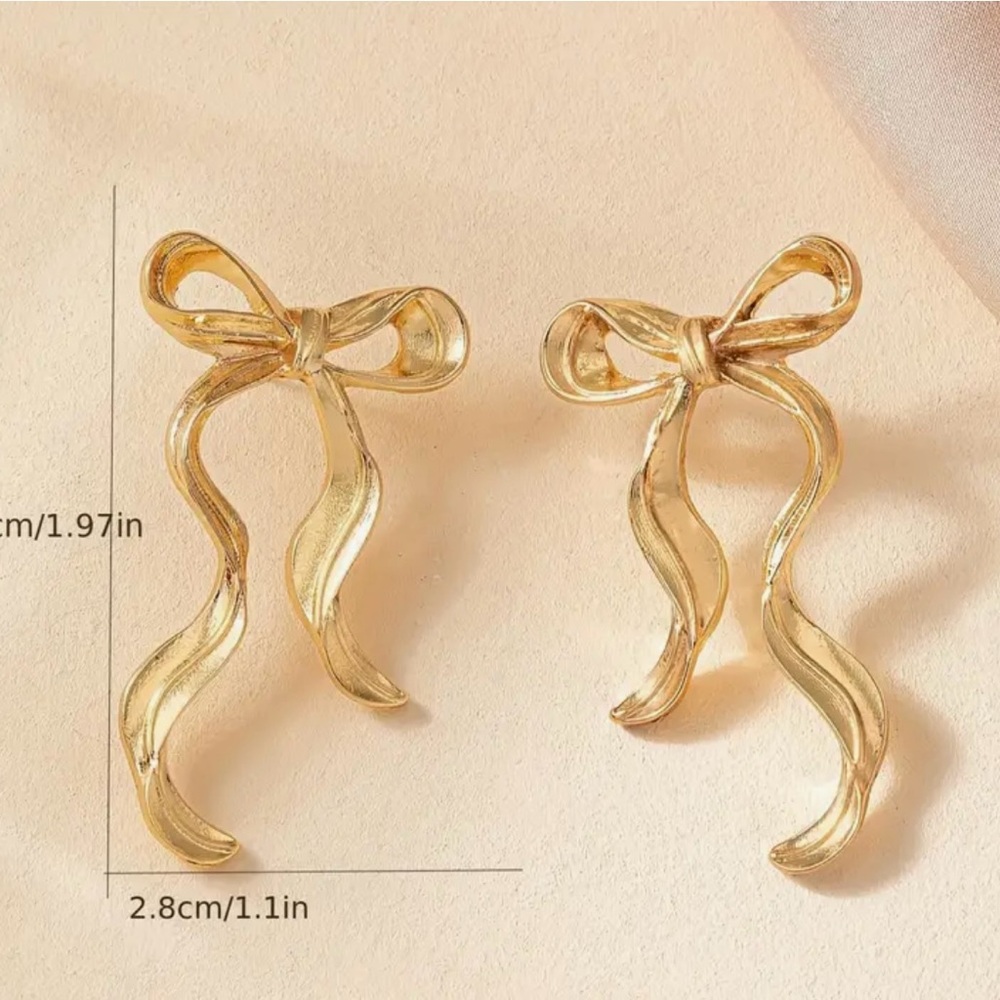 Gold Tone Sculptural Bow Ribbon Statement Earrings Coquette Style - Picture 3 of 4